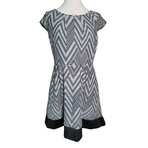 New York & Company Stretch Black and White Geometric Dress Size Large